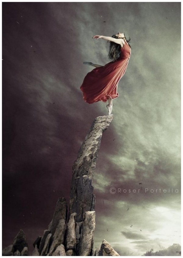 Девушка падает