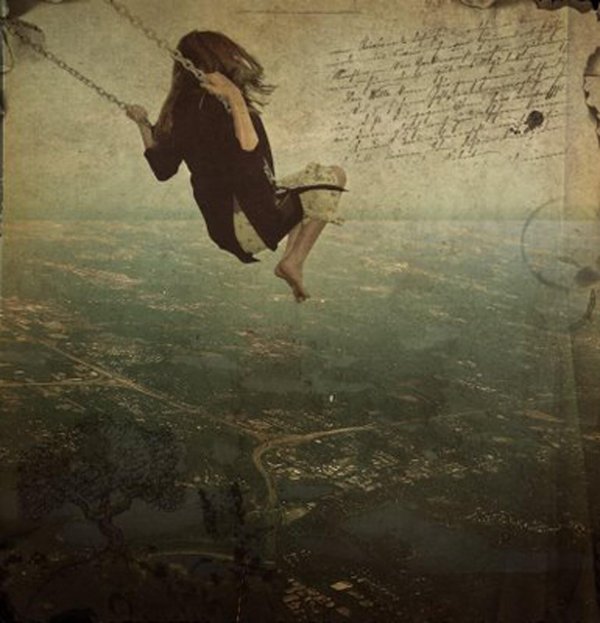 Девушка падает