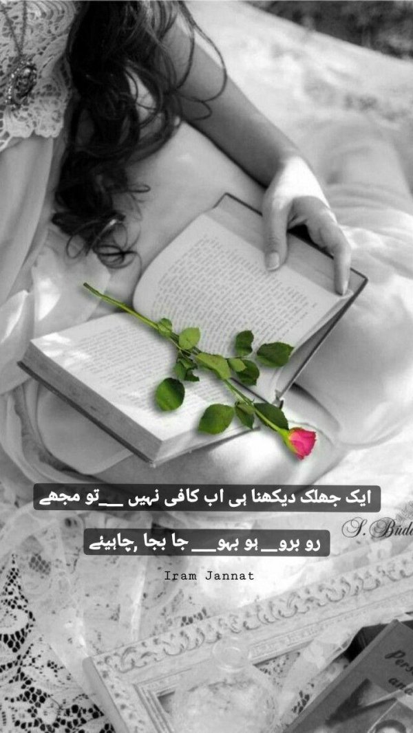 Девушка пишет