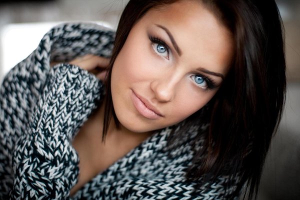 Девушка голубоглазая