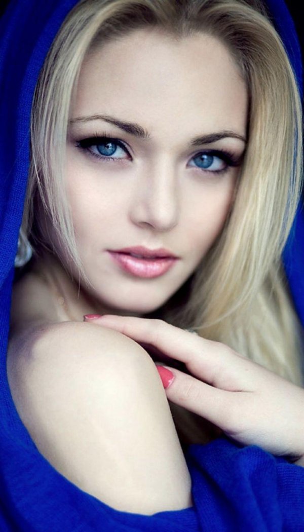 Девушка голубоглазая