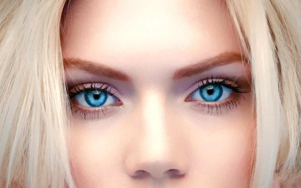 Девушка голубоглазая