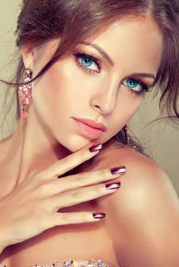 Девушка голубоглазая