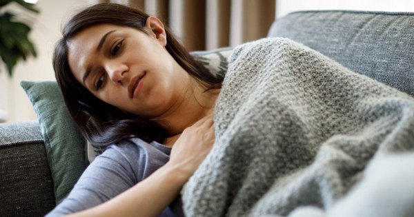 Девушка болеет