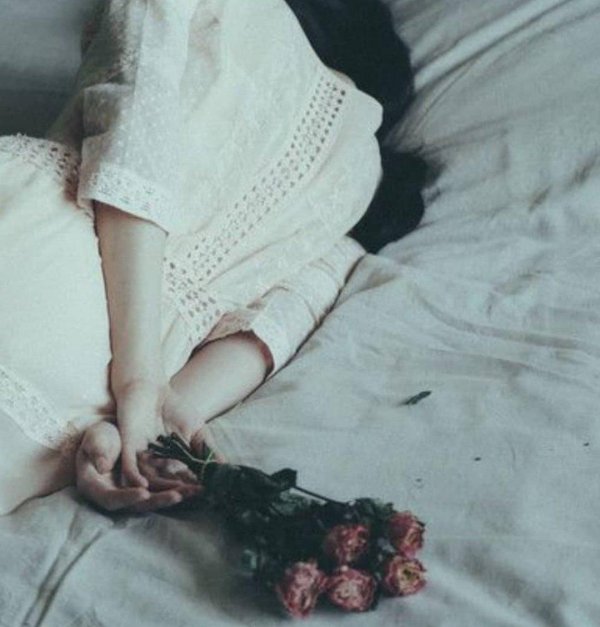 Девушка болеет