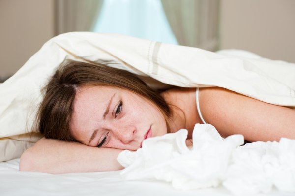 Девушка болеет