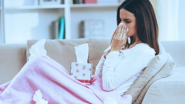 Девушка болеет