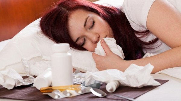 Девушка болеет
