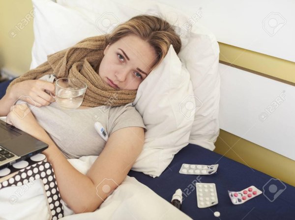 Девушка болеет