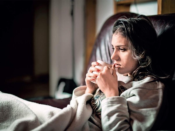 Девушка болеет