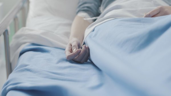 Девушка болеет