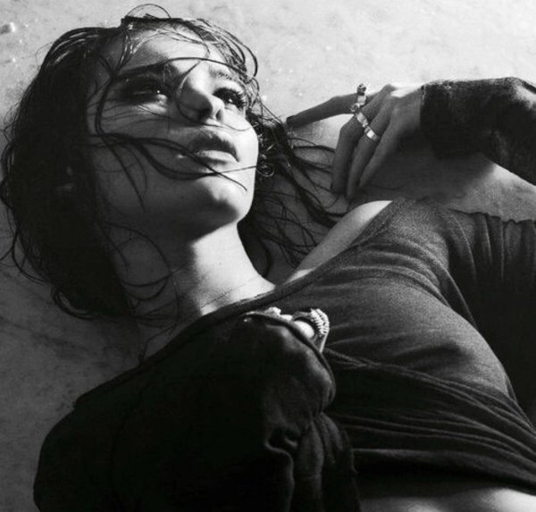 Девушка болеет