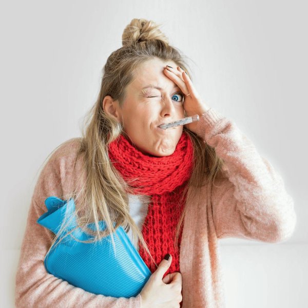 Девушка болеет