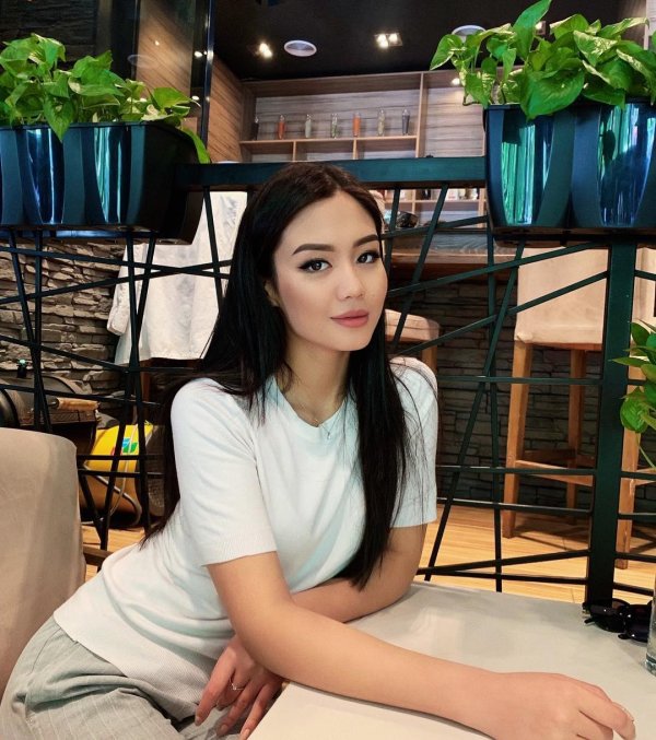 Девушка казахстана