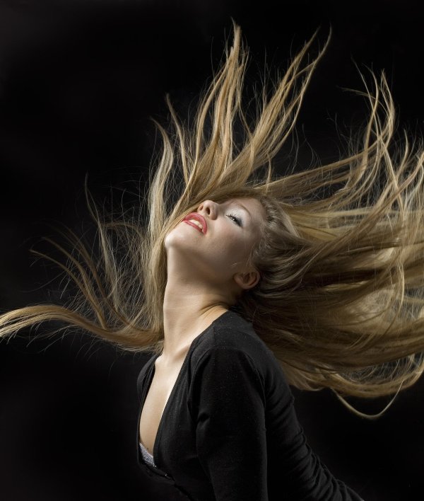 Девушка отвернулась