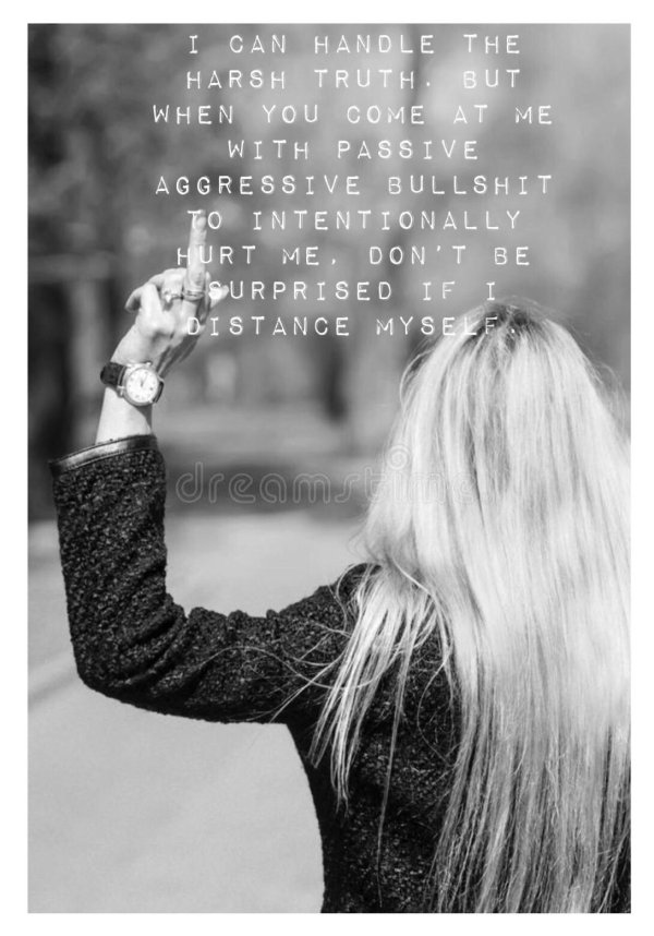 Девушка отвернулась