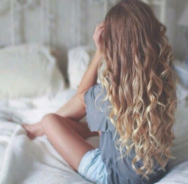 Девушка отвернулась