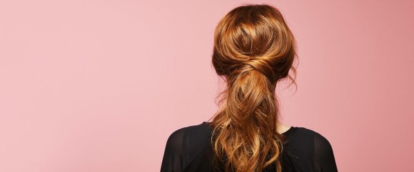 Девушка отвернулась