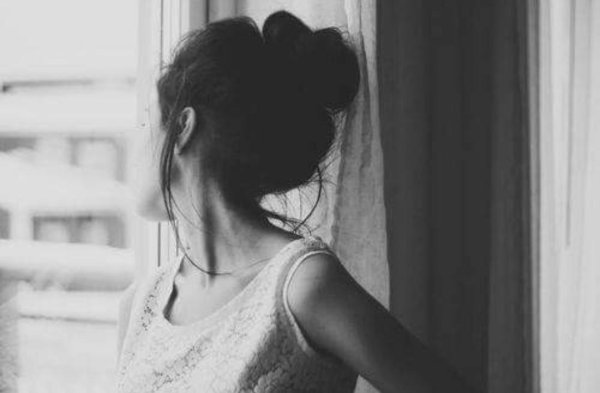 Девушка отвернулась