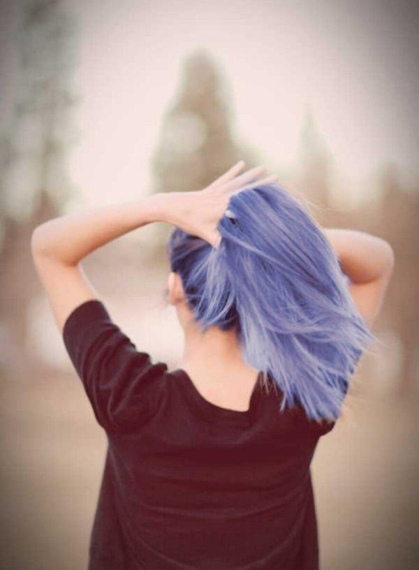 Девушка отвернулась