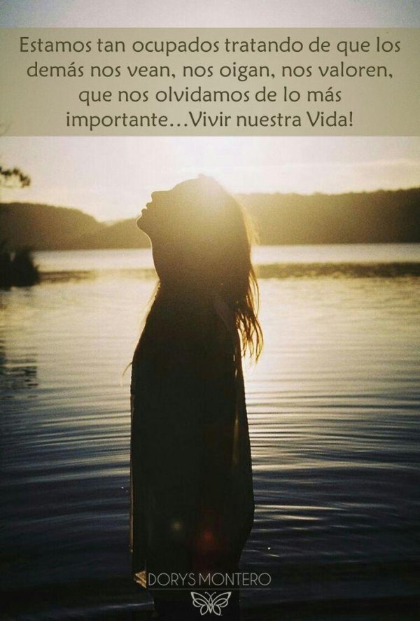 Девушка отвернулась