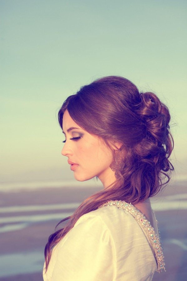 Девушка отвернулась