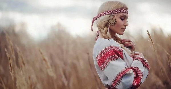 Девушка славянка