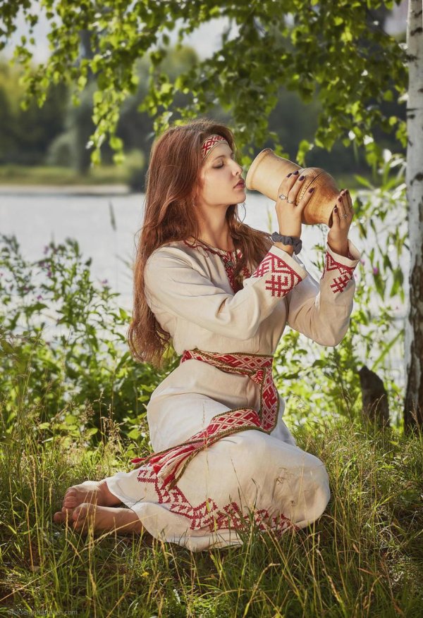 Девушка славянка