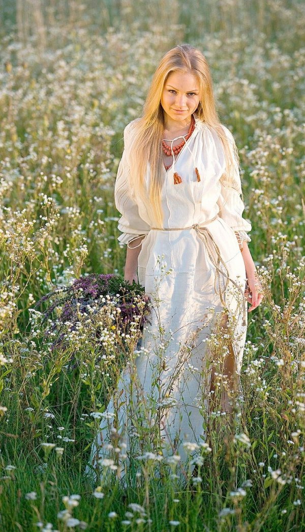 Девушка славянка