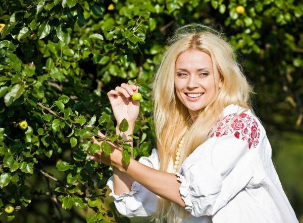 Девушка славянка