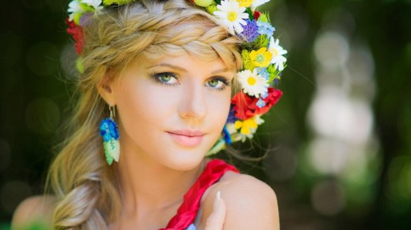 Девушка славянка