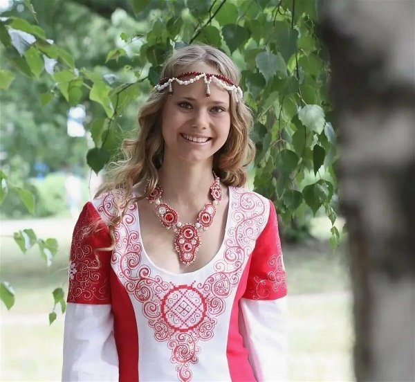 Девушка славянка