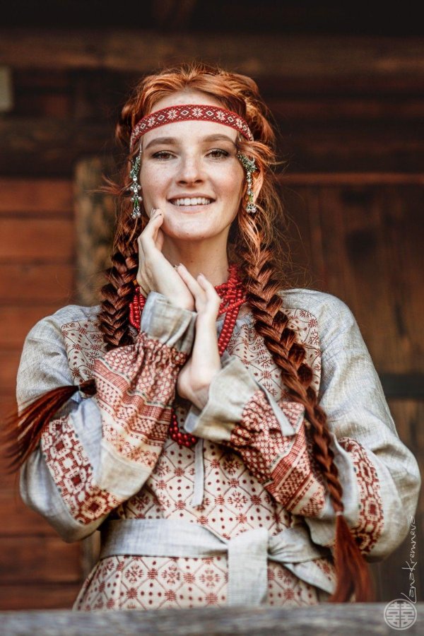 Девушка славянка