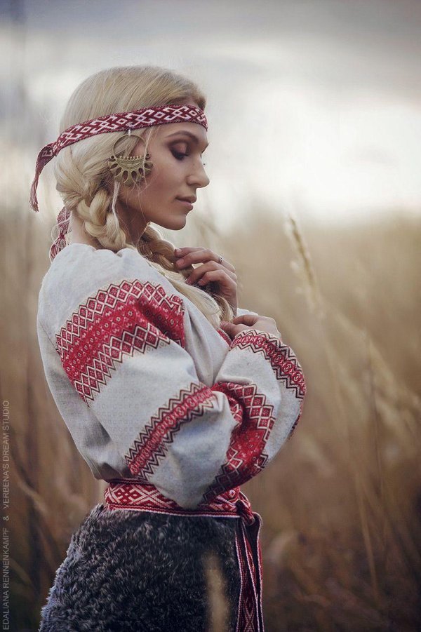 Девушка славянка