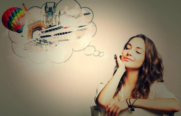 Девушка мечтает