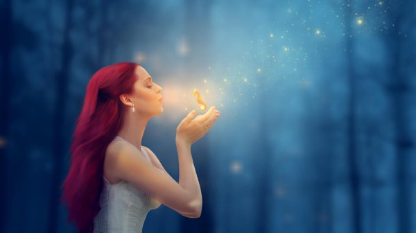 Девушка мечтает