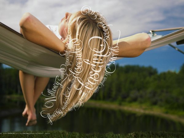 Девушка мечтает