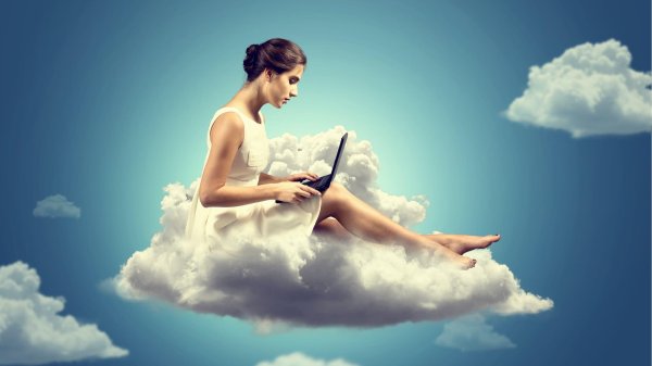 Девушка мечтает