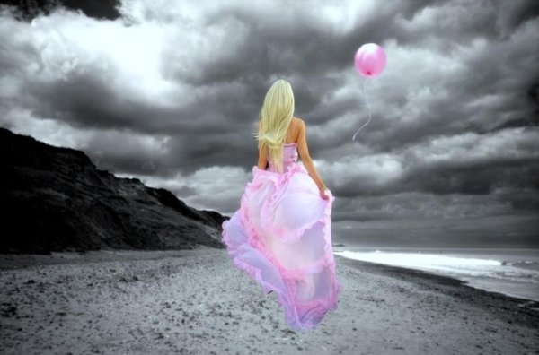 Девушка мечтает