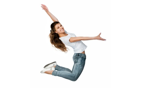 Девушка прыгает