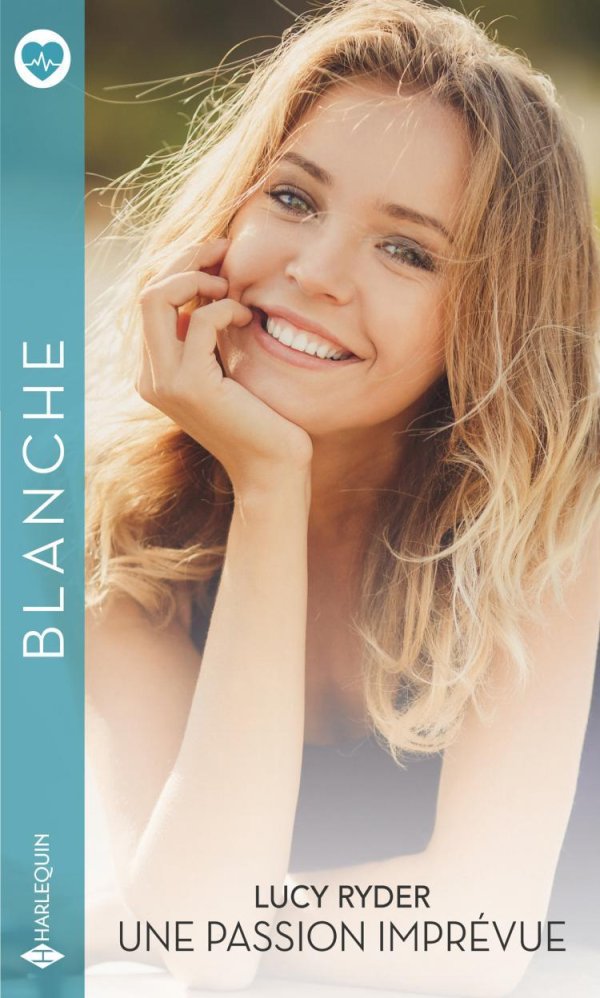 Улыбчивая девушка