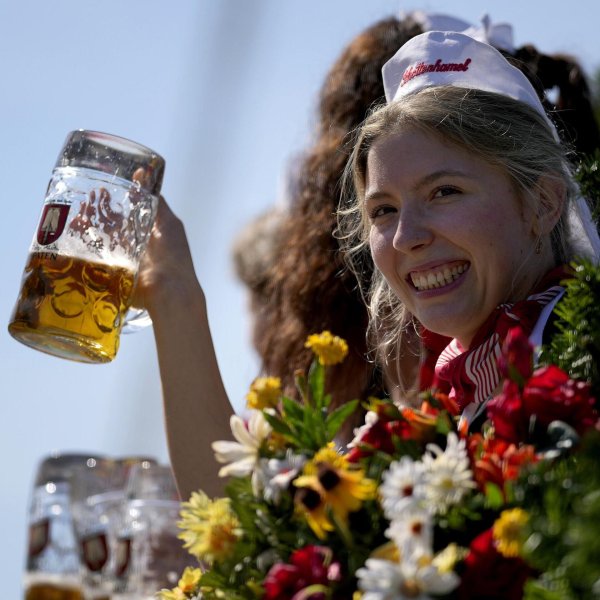 Девушка пиво