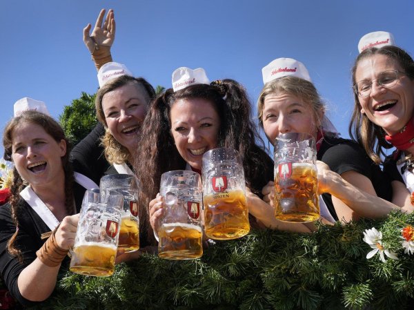 Девушка пиво