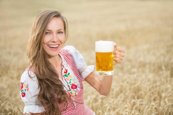 Девушка пиво