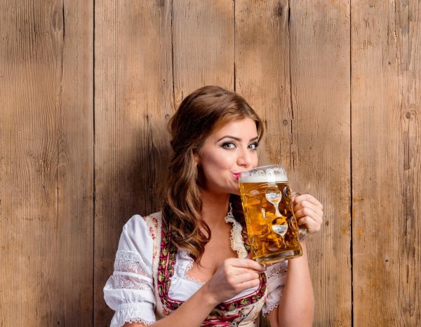 Девушка пиво