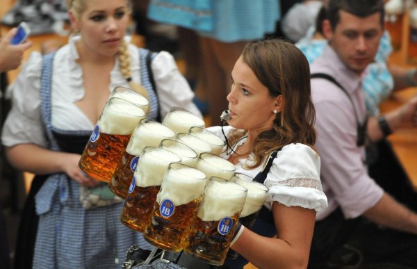 Девушка пиво