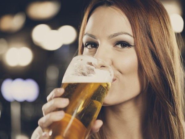 Девушка пиво
