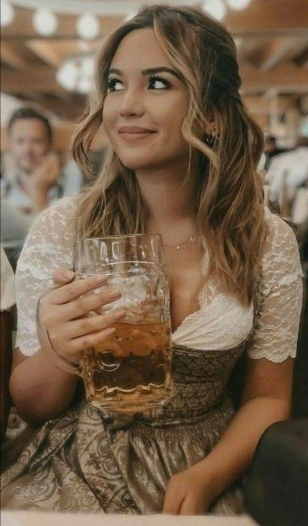 Девушка пиво