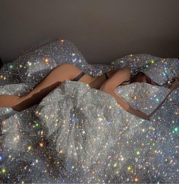 С мерцающими девушками