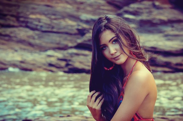 С милыми девушками